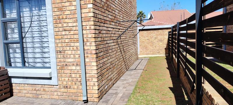 2 Bedroom Property for Sale in Groblerpark Gauteng