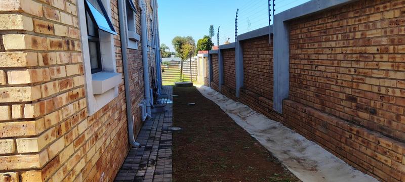 2 Bedroom Property for Sale in Groblerpark Gauteng
