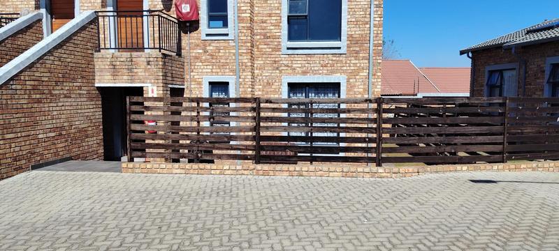 2 Bedroom Property for Sale in Groblerpark Gauteng