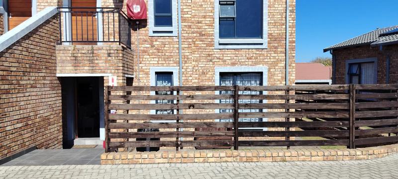 2 Bedroom Property for Sale in Groblerpark Gauteng