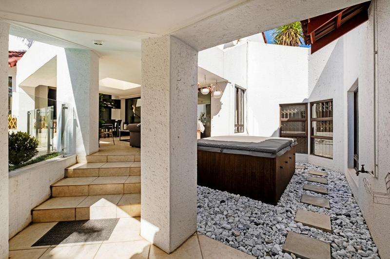 To Let 4 Bedroom Property for Rent in Sandhurst Gauteng