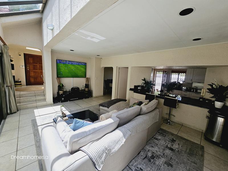 To Let 4 Bedroom Property for Rent in Sandhurst Gauteng