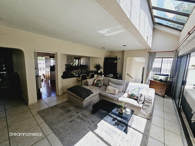 To Let 4 Bedroom Property for Rent in Sandhurst Gauteng