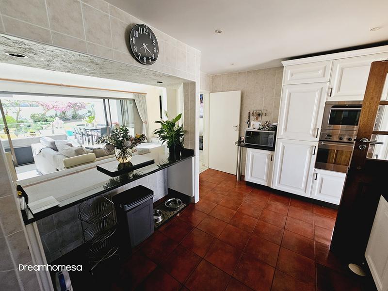 To Let 4 Bedroom Property for Rent in Sandhurst Gauteng