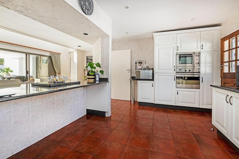 To Let 4 Bedroom Property for Rent in Sandhurst Gauteng