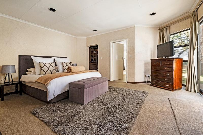To Let 4 Bedroom Property for Rent in Sandhurst Gauteng