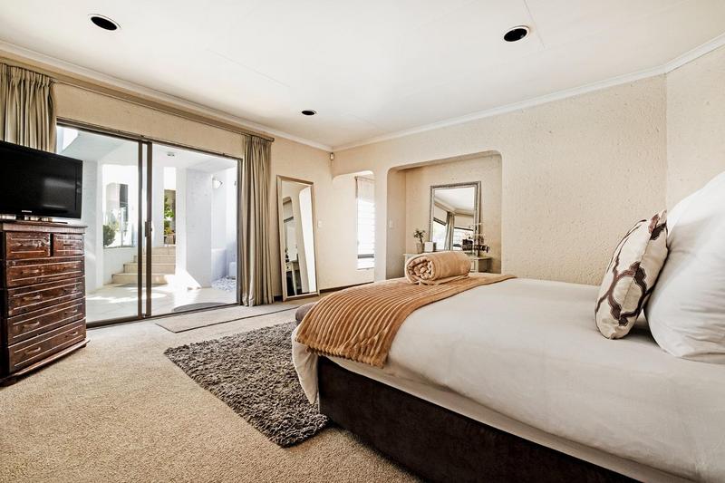 To Let 4 Bedroom Property for Rent in Sandhurst Gauteng