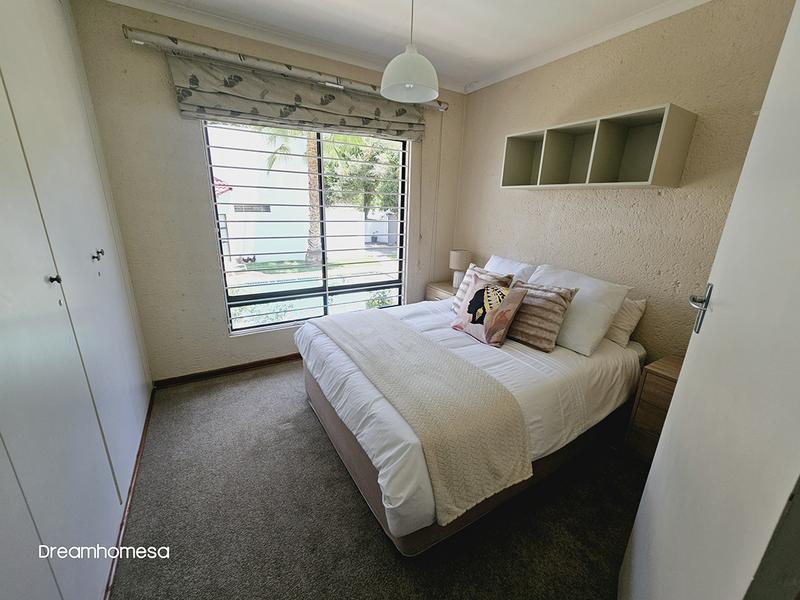 To Let 4 Bedroom Property for Rent in Sandhurst Gauteng