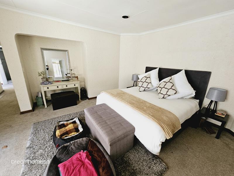 To Let 4 Bedroom Property for Rent in Sandhurst Gauteng