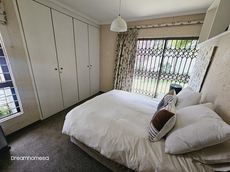To Let 4 Bedroom Property for Rent in Sandhurst Gauteng