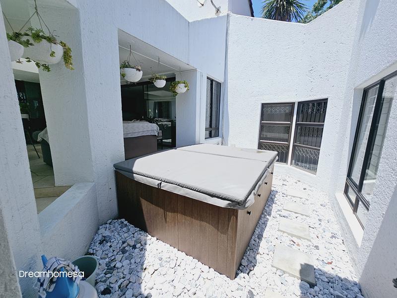 To Let 4 Bedroom Property for Rent in Sandhurst Gauteng