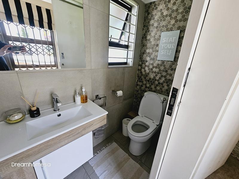 To Let 4 Bedroom Property for Rent in Sandhurst Gauteng