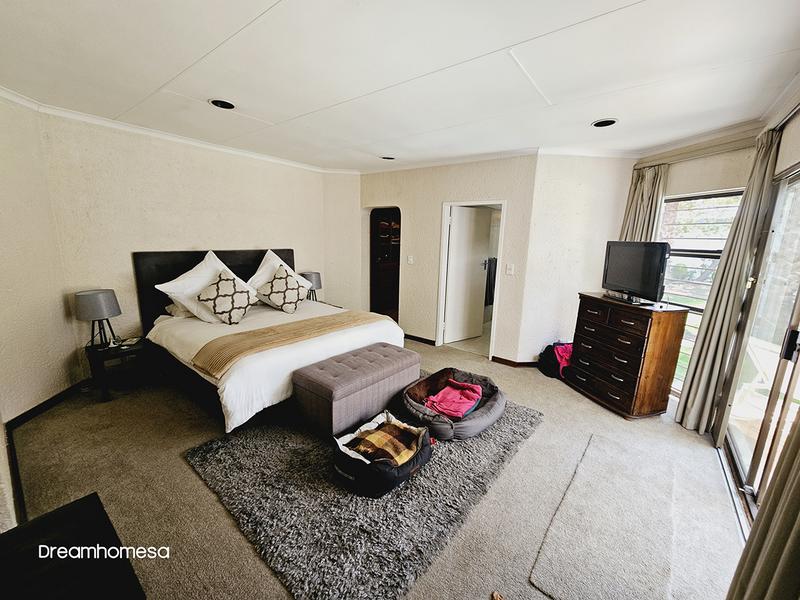 To Let 4 Bedroom Property for Rent in Sandhurst Gauteng