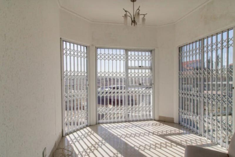 6 Bedroom Property for Sale in Bassonia Gauteng