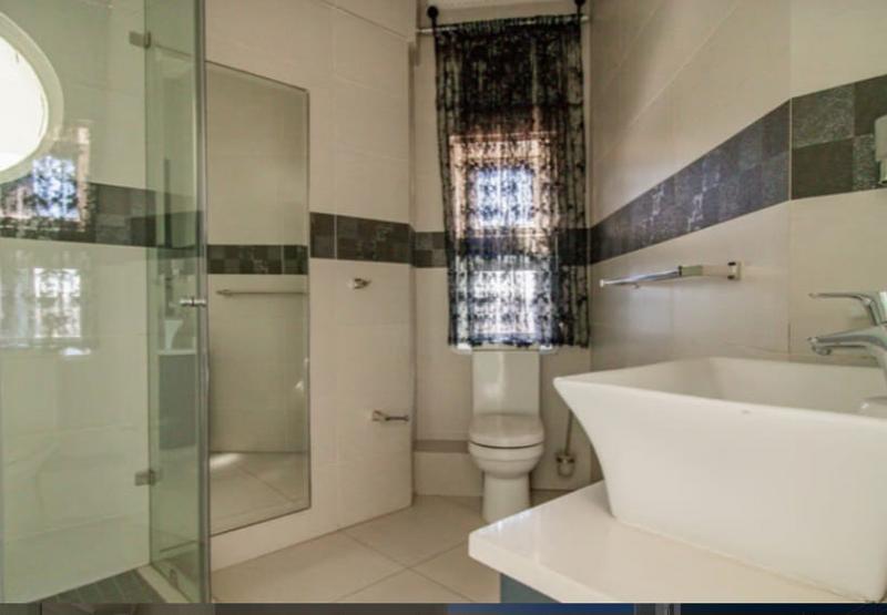 6 Bedroom Property for Sale in Bassonia Gauteng