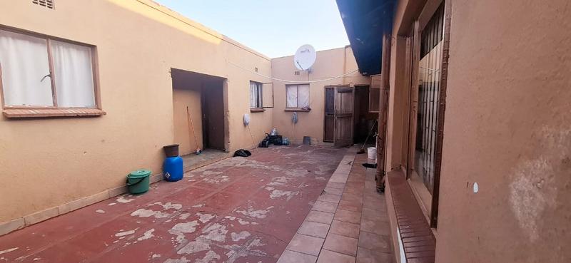 6 Bedroom Property for Sale in Tembisa Gauteng