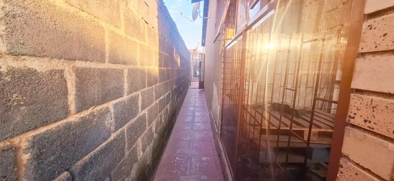 6 Bedroom Property for Sale in Tembisa Gauteng