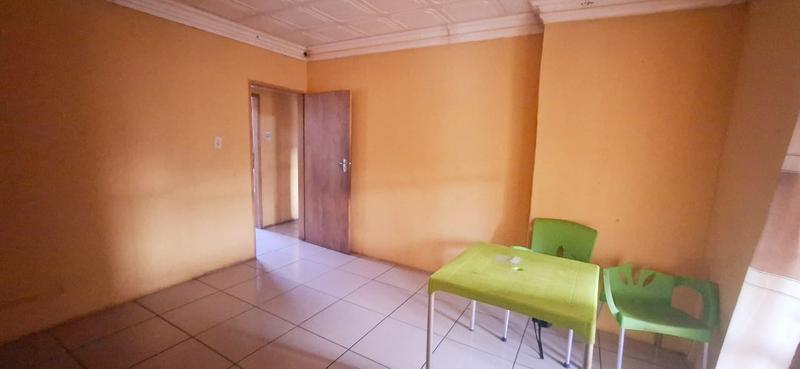 6 Bedroom Property for Sale in Tembisa Gauteng