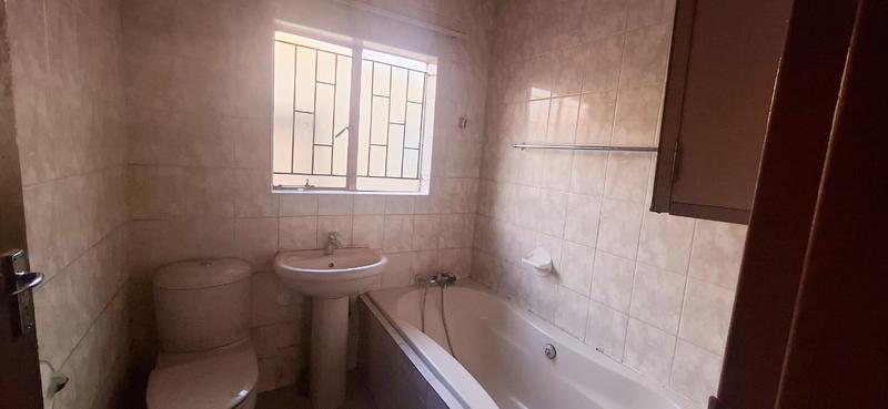 6 Bedroom Property for Sale in Tembisa Gauteng
