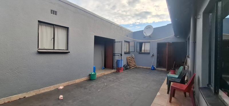 6 Bedroom Property for Sale in Tembisa Gauteng