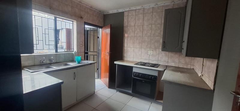 6 Bedroom Property for Sale in Tembisa Gauteng