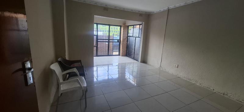 6 Bedroom Property for Sale in Tembisa Gauteng