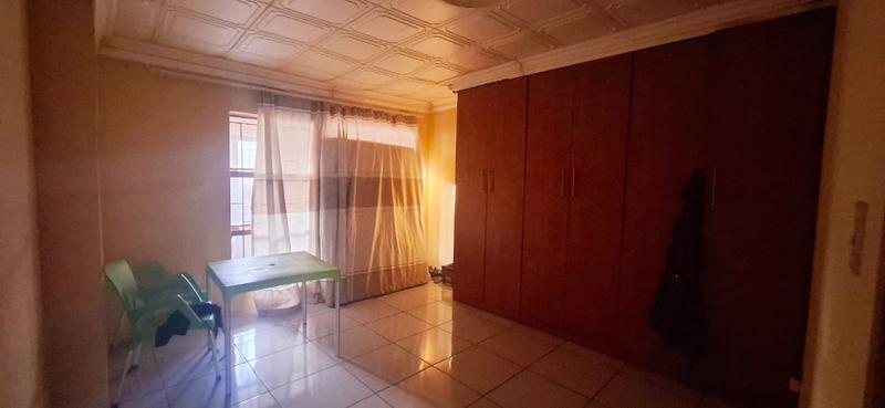 6 Bedroom Property for Sale in Tembisa Gauteng