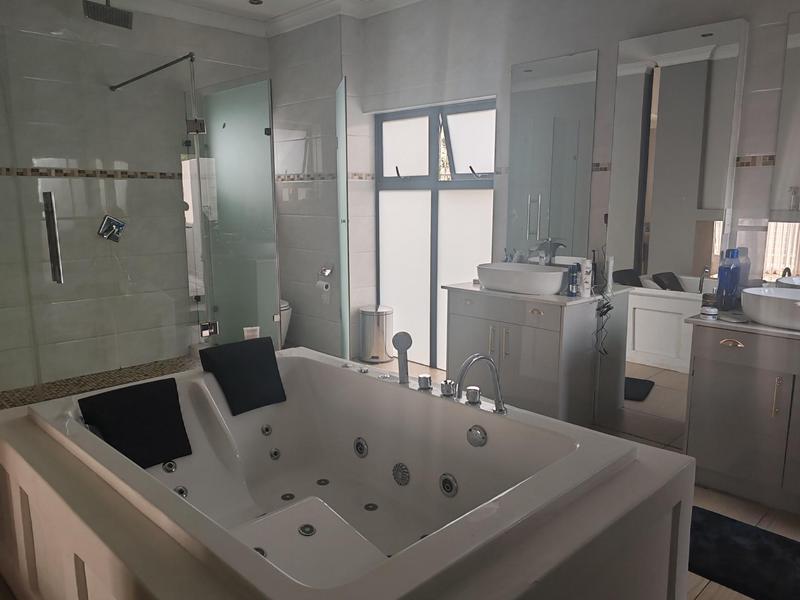 To Let 4 Bedroom Property for Rent in Bedfordview Gauteng