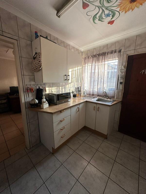 To Let 2 Bedroom Property for Rent in Bardene Gauteng