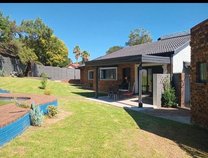 To Let 4 Bedroom Property for Rent in Weltevreden Park Gauteng