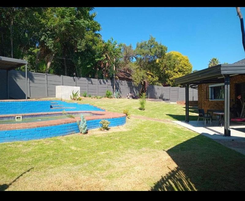 To Let 4 Bedroom Property for Rent in Weltevreden Park Gauteng