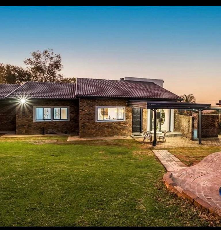 To Let 4 Bedroom Property for Rent in Weltevreden Park Gauteng