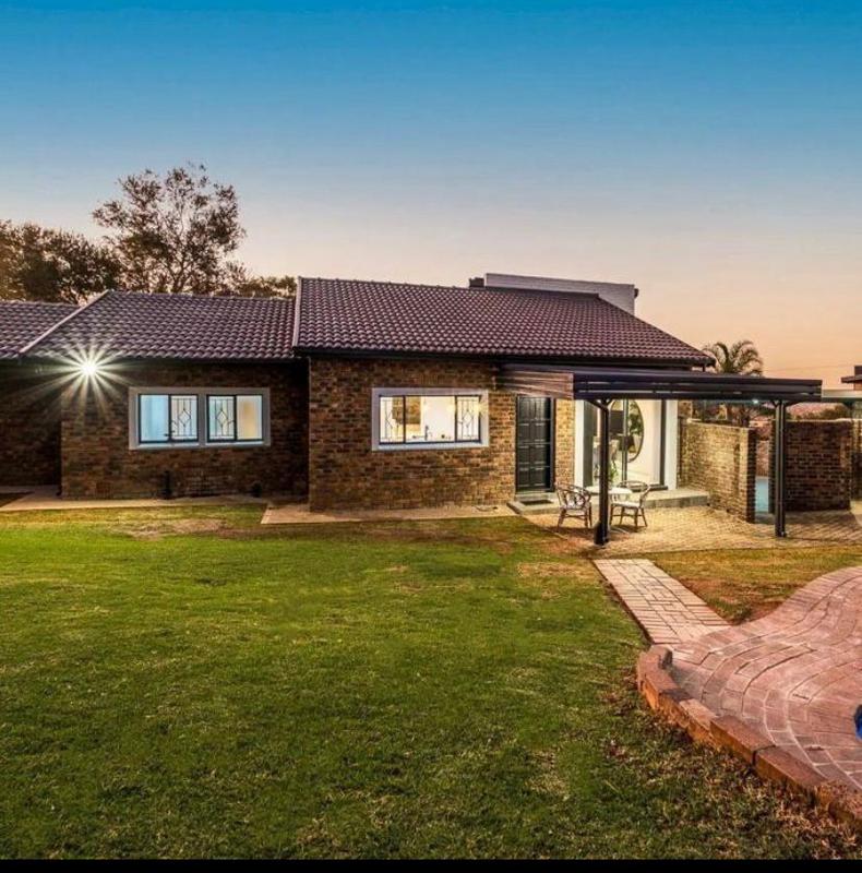 To Let 4 Bedroom Property for Rent in Weltevreden Park Gauteng