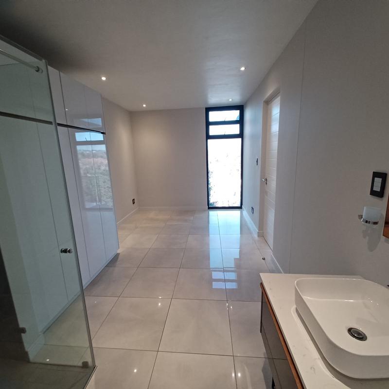 To Let 2 Bedroom Property for Rent in Houghton Estate Gauteng