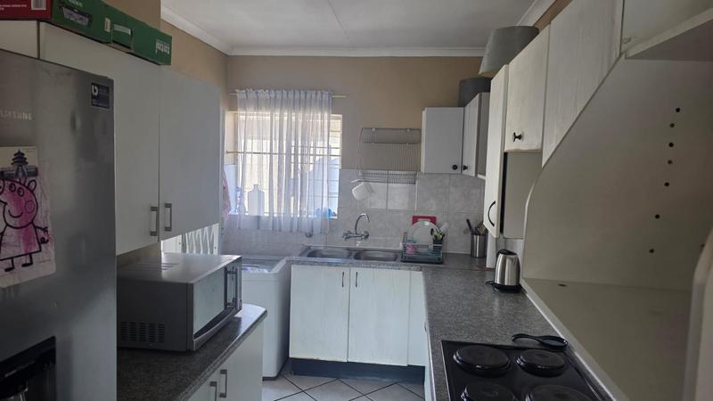 To Let 2 Bedroom Property for Rent in Rooihuiskraal North Gauteng