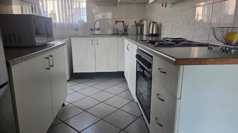 To Let 2 Bedroom Property for Rent in Rooihuiskraal North Gauteng