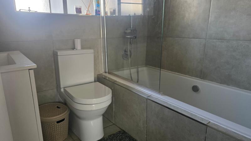 To Let 2 Bedroom Property for Rent in Rooihuiskraal North Gauteng