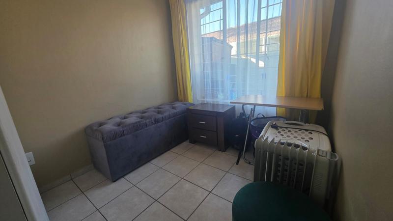 To Let 2 Bedroom Property for Rent in Rooihuiskraal North Gauteng