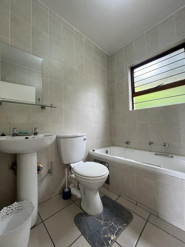 To Let 2 Bedroom Property for Rent in Waterkloof A H Gauteng