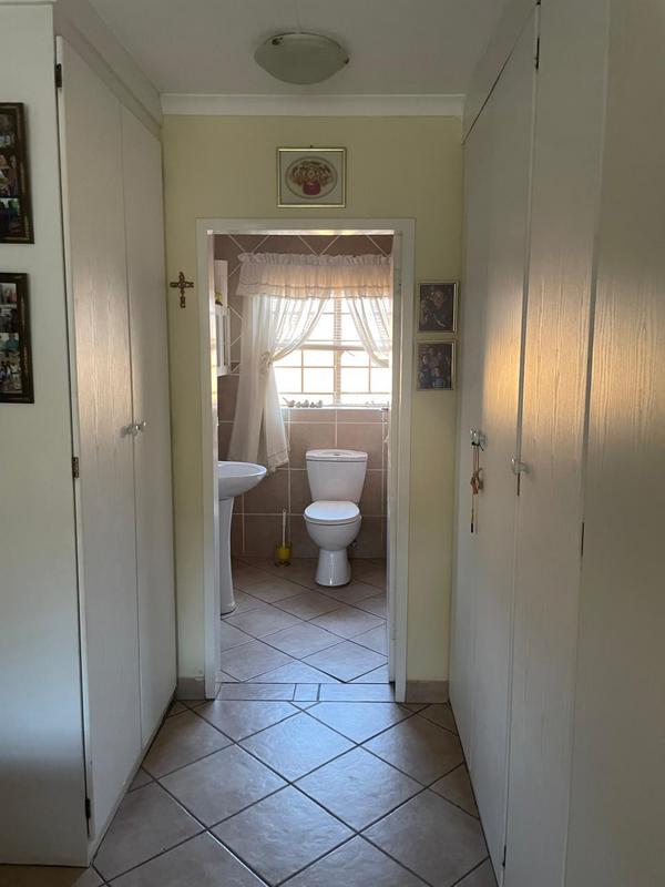 2 Bedroom Property for Sale in Sinoville Gauteng