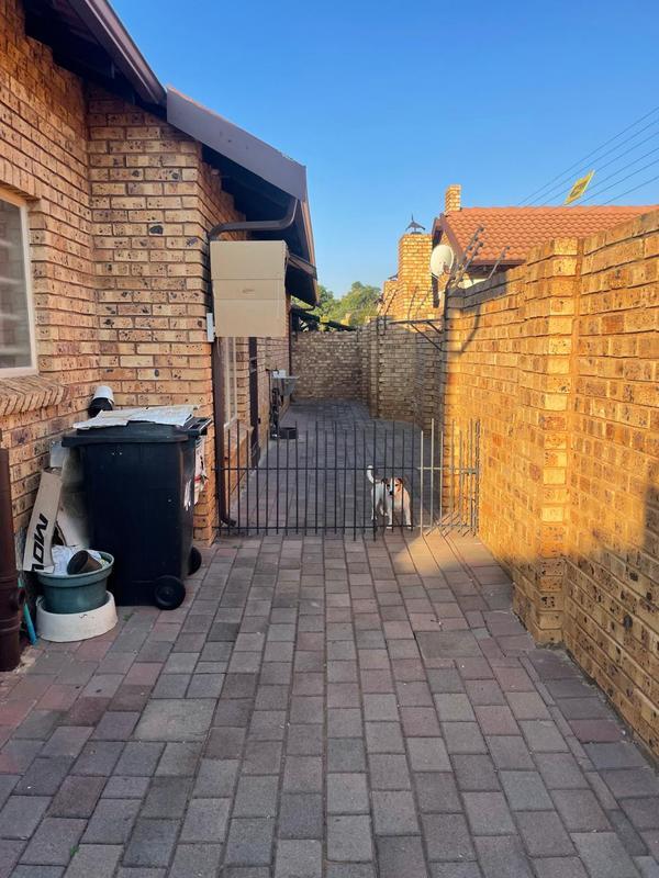 2 Bedroom Property for Sale in Sinoville Gauteng