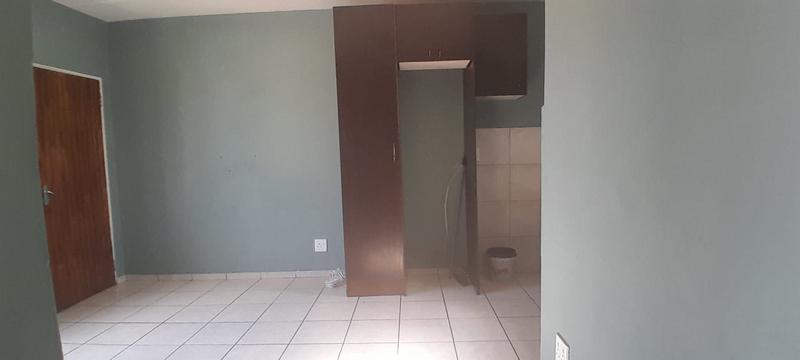 2 Bedroom Property for Sale in Fleurhof Gauteng