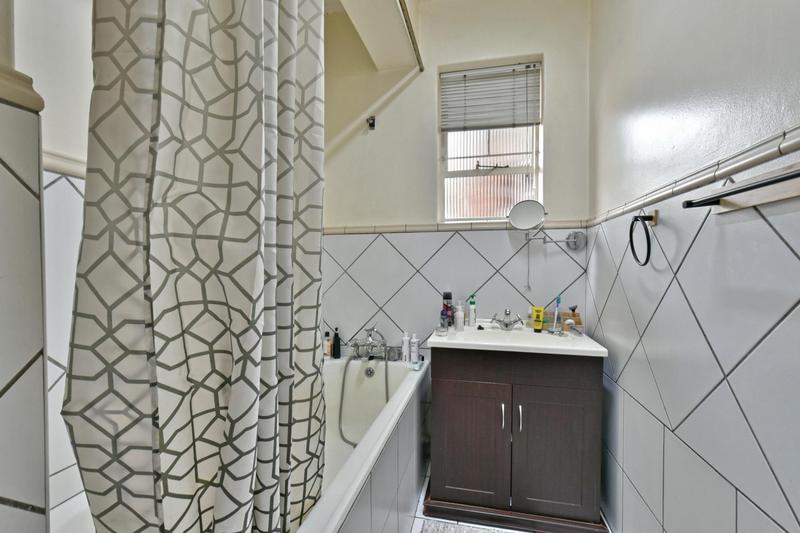 1 Bedroom Property for Sale in Illovo Gauteng