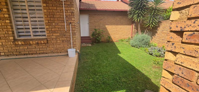 2 Bedroom Property for Sale in Magalieskruin Gauteng
