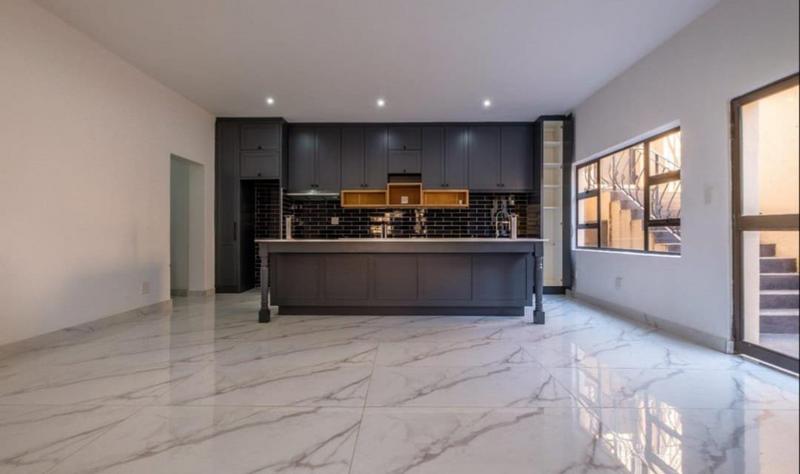 6 Bedroom Property for Sale in Bassonia Gauteng