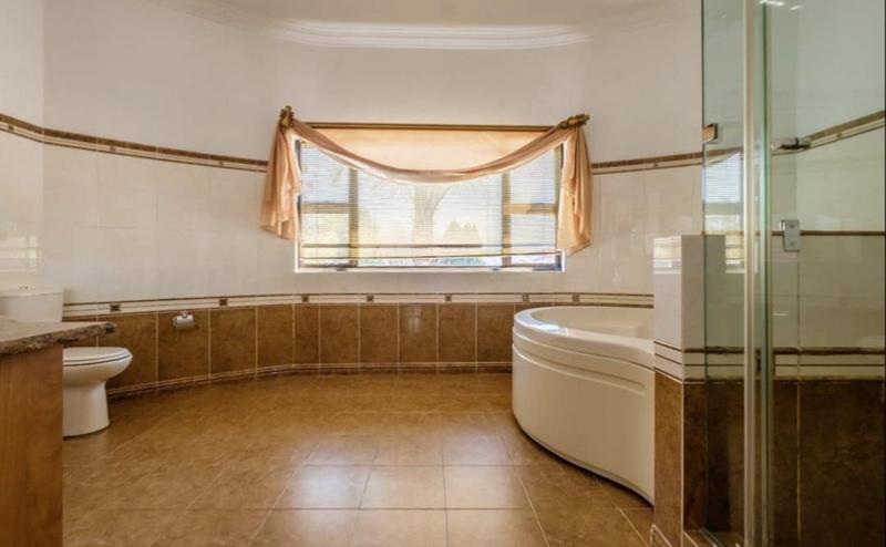 6 Bedroom Property for Sale in Bassonia Gauteng