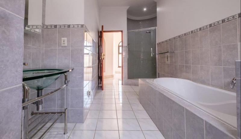 6 Bedroom Property for Sale in Bassonia Gauteng
