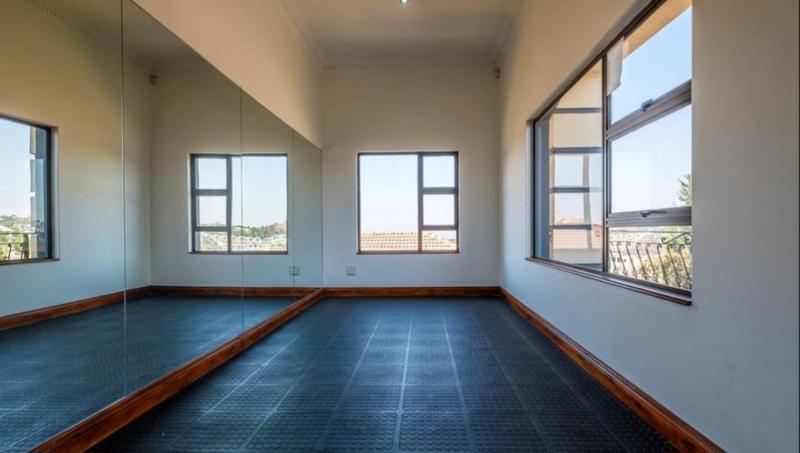 6 Bedroom Property for Sale in Bassonia Gauteng