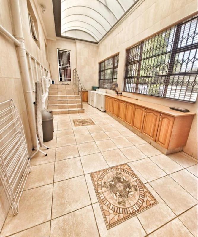 6 Bedroom Property for Sale in Mulbarton Gauteng