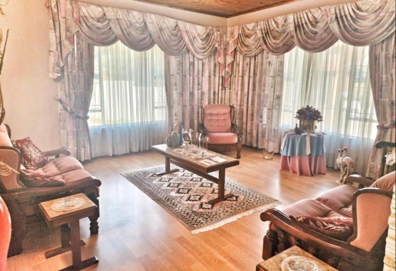 6 Bedroom Property for Sale in Mulbarton Gauteng